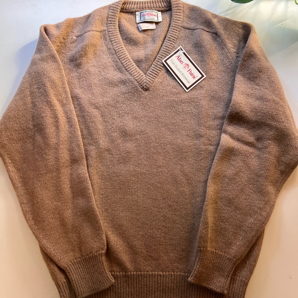 100% Lambswool Alan Paine  NWT Made in England khaki sweater, size 42